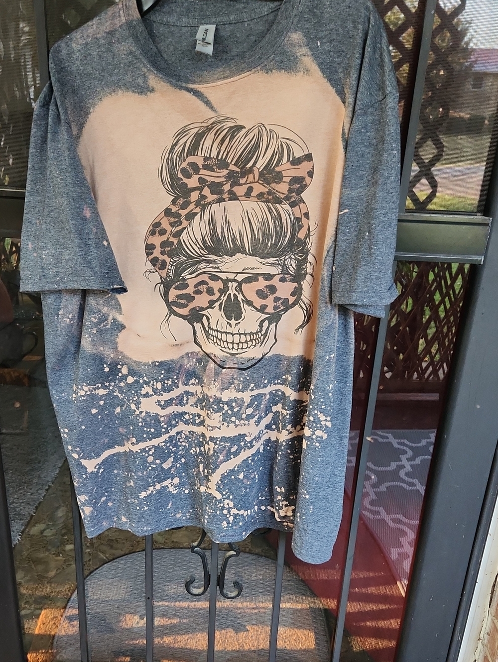 Gildan Skull Graphic Tee in Tan & Heather Gray